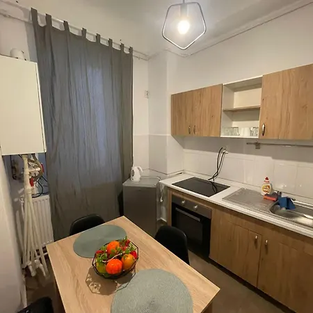 Big In Center For 4 People