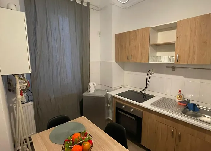 Big In Center For 4 People