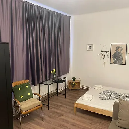 Apartment Big In Center For 4 People Bucharest
